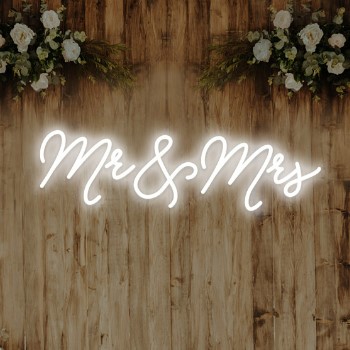 nadpis mr&mrs led w sklepie